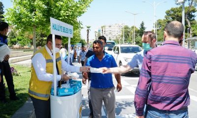 NORMALLEŞME SÜRECİNİN OLMAZSA OLMAZI MASKELERİN DAĞITIMI SÜRÜYOR