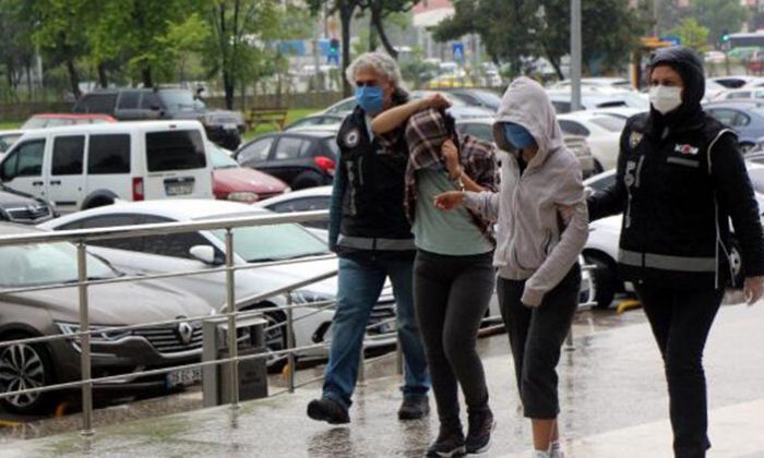 22 kilo uyuşturucu ile yakalanan 2 kadın adliyede