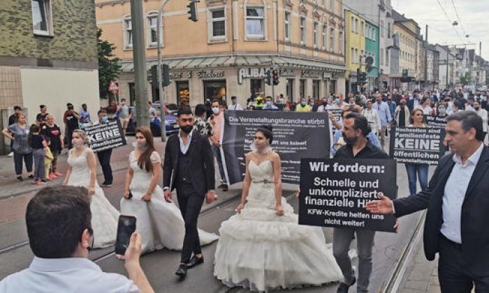 Almanya’da düğün sektörü temsilcilerinden protesto