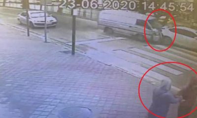 Anne ile kızı, kazadan saniyelerle kurtuldu