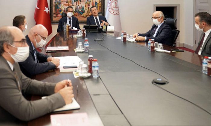 Bakan Selçuk 81 ilin milli eğitim müdürü ile görüştü