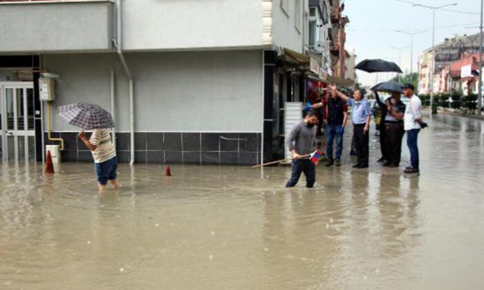 Bolu’da sağanak; evleri su bastı