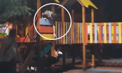 Çocuk parkında maskeyi gözlerine takıp körebe oynadılar