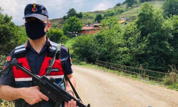 Dedesini ziyarete gitti, mahalle karantinaya alındı