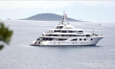 El değmemiş koyların milyon dolarlık misafirleri denize indiriliyor