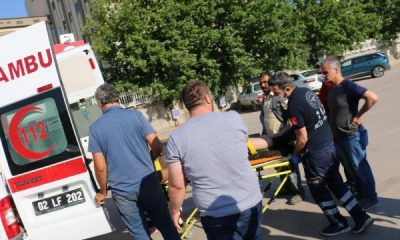 Göçük altında kalan işçiyi arkadaşları kurtardı