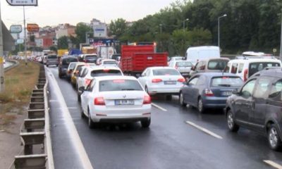 İstanbul Çekmeköy’de yağış trafiği felç etti