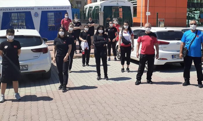 Kadın milli halterciler koronavirüs testinden geçti