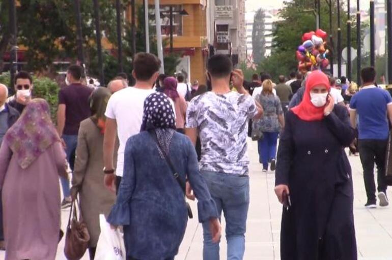 Kentte tedirgin eden görüntü Maske ve sosyal mesafe unutuldu