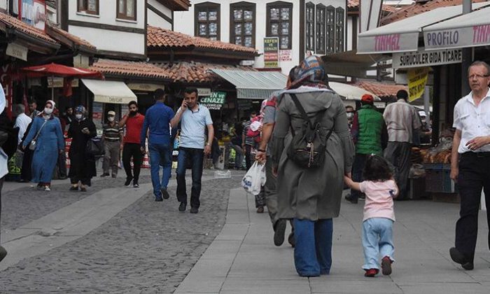 Koronavirüs Pandemi Kurulu üyesi Erayman: İniş trendindeyken dalgalanmalar olabilir