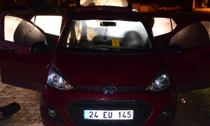 Otomobilde dehşet! Arkadaşını başından vurup ölüme terk etti!