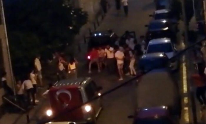 Silivri’de asker eğlencesinde sokağı kapattılar