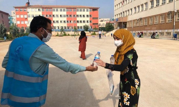 EYYÜBİYE BELEDİYESİ, SINAVA GİREN ÖĞRENCİLERİ YANLIZ BIRAKMADI