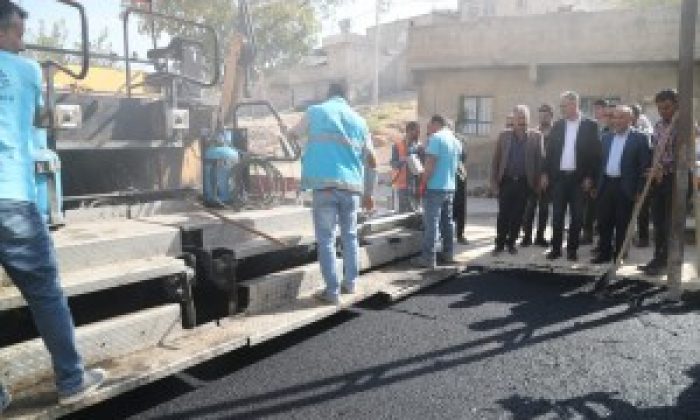 EYYÜBİYE’DE ARA CADDELER BİR BİR ASFALTLANIYOR